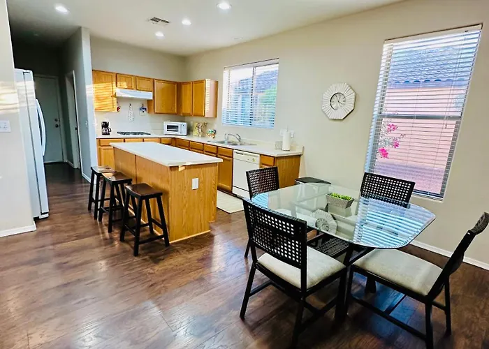 Comfy - Az Holiday home