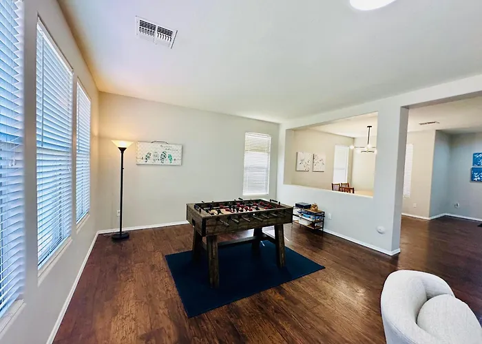 Comfy - Az Holiday home *