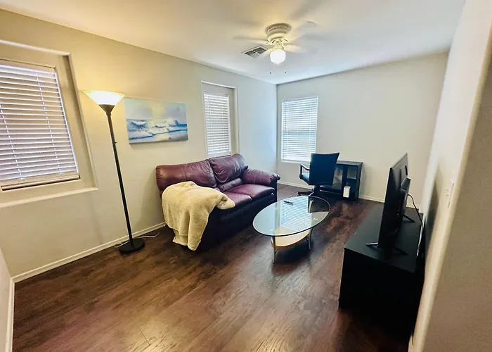 Comfy - Az Holiday home *