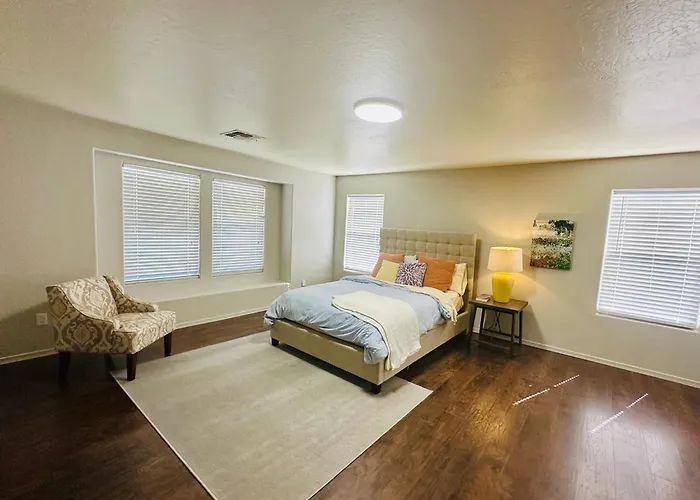 Comfy - Az Holiday home *