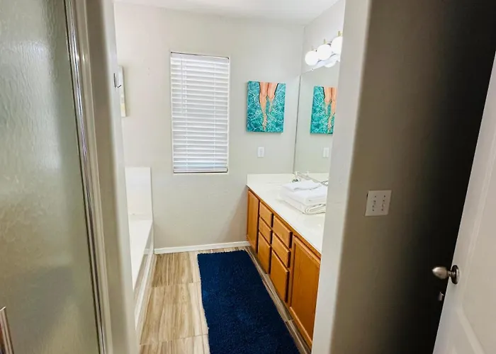 Comfy - Az Holiday home *